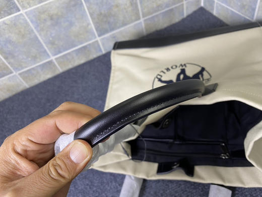 狩猎世界  小众好包，原单正品！出口日本 

尾数剩下一点点  只有米黄色

吊牌价格69800日元  折合人民币3500左右 商品图11