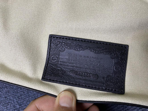 狩猎世界  小众好包，原单正品！出口日本 

尾数剩下一点点  只有米黄色

吊牌价格69800日元  折合人民币3500左右 商品图4