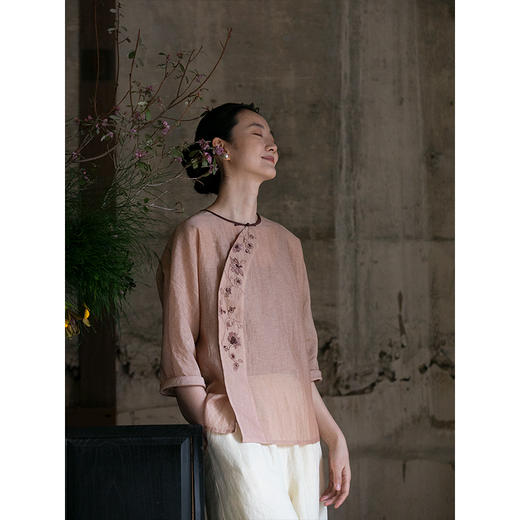 牧衣游原创 丝棉手绣炒色短外套轻薄柔软复古百搭新中式上衣 空谷 商品图3