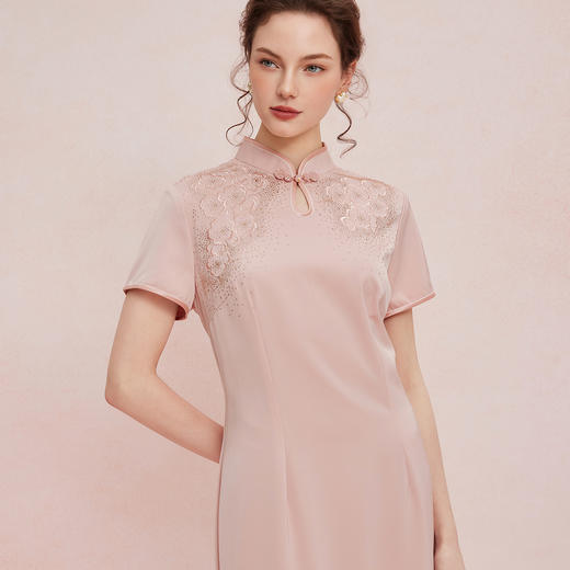 QF82625新款喜婆婆宴会精致刺绣烫钻工艺旗开得胜修身显瘦旗袍连衣裙 商品图4