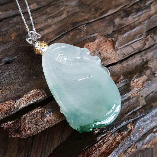 【天然正品】AU750白金镶钻镶天然无纹裂冰种飘蓝花如意（万事如意）翡翠吊坠项链60.6*33.4*7.7MM（皆取最大值）女士现售价：6880！080425AH66 商品图4