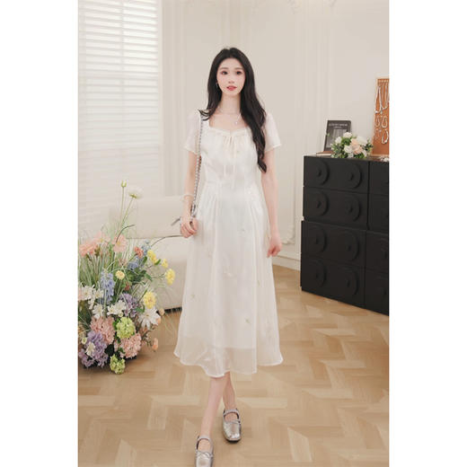 鹿向南「清颜」文艺温柔连衣裙女2025夏季新款收腰显瘦白色裙子DYL661763 商品图2