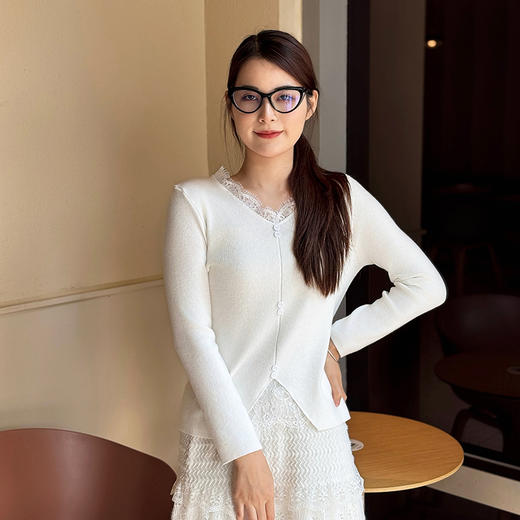 【樱西玛ENXIMANE 法式V领蕾丝拼接打底衫】法式蕾丝 螺纹针织面料 舒适亲肤 五色任选 商品图5