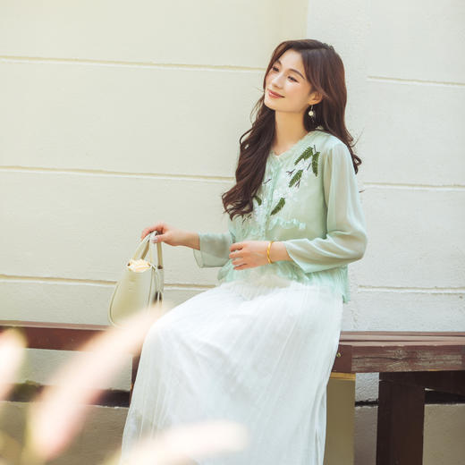 【林栖设计小店】（现货）【林栖推荐】2025年春夏新品浅绿色开衫显瘦气质短外套女N1952300 商品图3