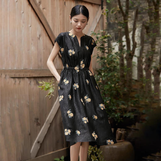 ORIGNAL&CO龟裂纹v领刺绣连衣裙 | 东方雅韵 重工刺绣 轻盈利落 优雅有设计感 商品图3