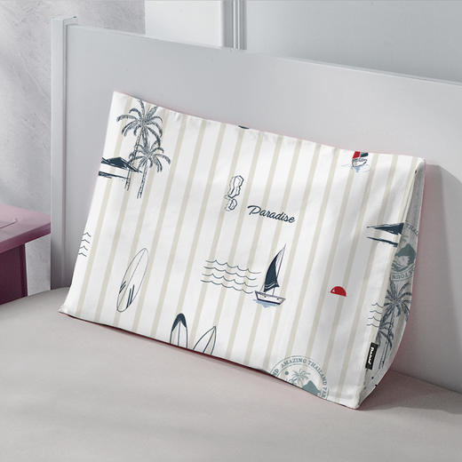 多喜爱筑梦乐园儿童枕袋（斑斓色彩/海风之都/生活美学/企鹅日记）全棉斜纹 柔软舒适 细腻亲肤 透气耐用 商品图2