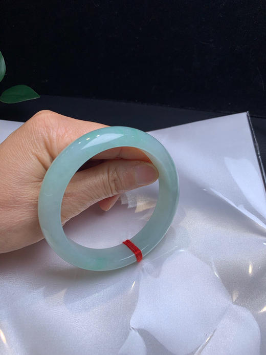 612694，59.5冰晴绿手镯，冰润细腻，整体均匀清爽 商品图5