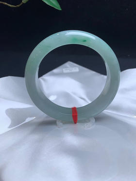 612693，55飘绿手镯，底妆均匀 一截飘绿花