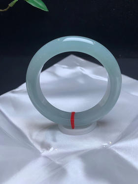 612692，54.5冰晴底手镯，版型漂亮，整条带晴绿底色，润润的