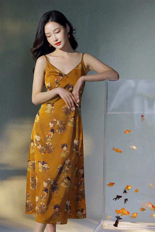 逸红颜明月优选#唐宫漫游记​​「唐宫游」新中式缎面吊带裙，藏着盛唐仕女的灵动笑靥~ 商品图12