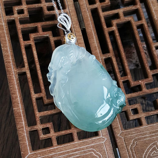 【天然正品】AU750白金镶钻镶天然无纹裂冰种飘蓝花如意（万事如意）翡翠吊坠项链60.6*33.4*7.7MM（皆取最大值）女士现售价：6880！080425AH66 商品图7