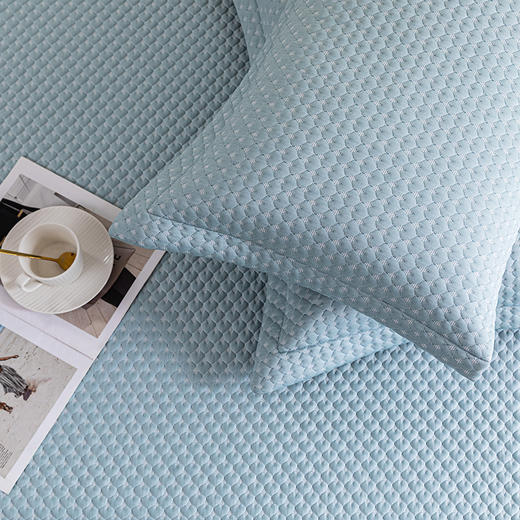 多喜爱 凉豆豆床裙三件套-和悦（蓝/粉/金/）【可水洗机洗】【柔软可折叠】【凉感值0.28】【全方位包裹】 凉席子A类标准 有效抗菌 3D立体凉豆豆 商品图4