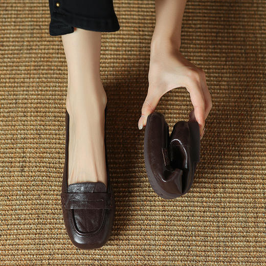 【预售5天】软底软皮单鞋女一脚蹬百搭乐福豆豆鞋头层羊皮四季平底小皮鞋DPJ&2712 商品图0