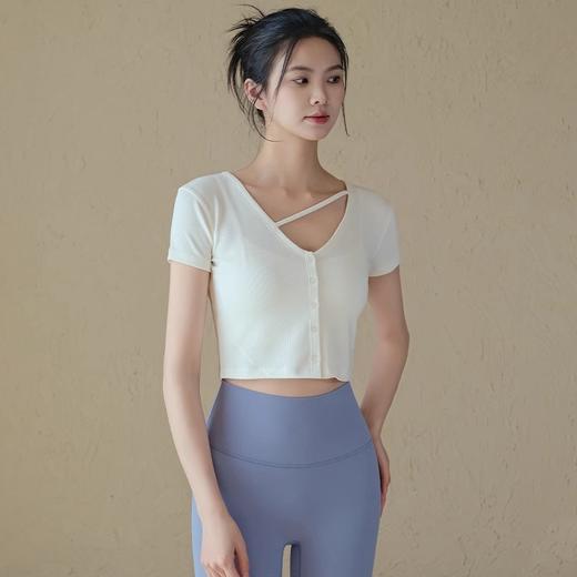 跃牌【周游世界系列】春夏新款瑜伽服女纽扣开衫修身显瘦短袖透气辣妹T恤TP0865 商品图1