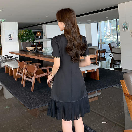 奢姿大码女装2026夏季胖妹妹V领轻奢优雅连衣裙单排扣气质裙子9952869215【1】 商品图3