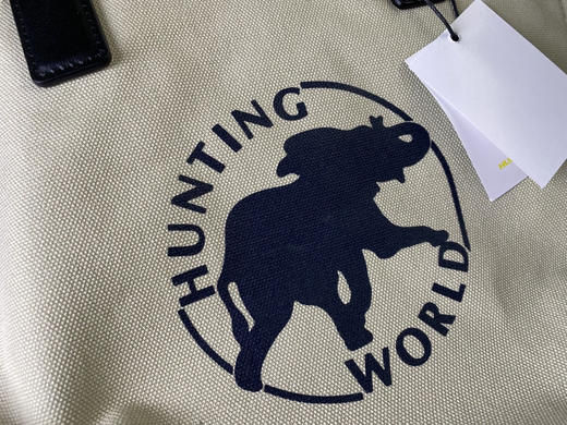 狩猎世界  小众好包，原单正品！出口日本 

尾数剩下一点点  只有米黄色

吊牌价格69800日元  折合人民币3500左右 商品图3