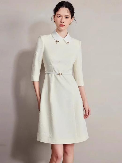 IWY/米白色连衣裙七分袖新款设计感拓花翻领西服裙美容院工作服Q1270 商品图2