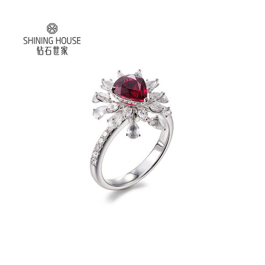 【红宝石戒指】钻石世家 18K金红宝石镶钻戒指  高级设计珠宝系列  让人一见倾心的红宝石 演绎女性的高贵柔情 也寓意着浪漫炙热的美好感情 商品图0