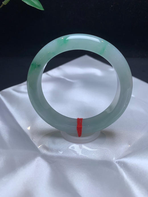 612693，55飘绿手镯，底妆均匀 一截飘绿花 商品图1