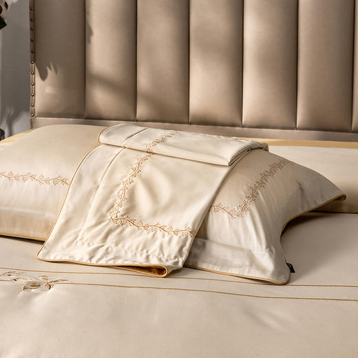 多喜爱 100S云锦缎四件套·梦华涧【100支埃及棉】【高密贡缎】【中式刺绣】【礼箱包装】[宽边工艺】柔润丝光 商品图4