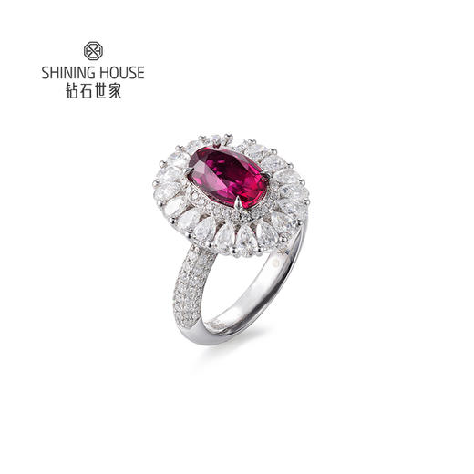 【红宝石戒指】钻石世家 18K金红宝石镶钻戒指  高级设计珠宝系列  让人一见倾心的红宝石 演绎女性的高贵柔情 也寓意着浪漫炙热的美好感情 商品图0