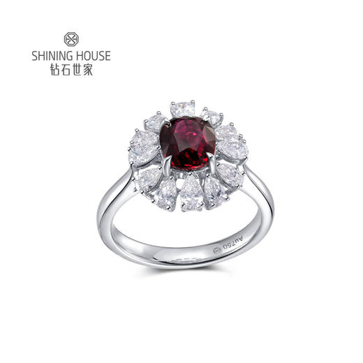 【红宝石戒指】钻石世家 18K金红宝石镶钻戒指  高级设计珠宝系列 让人一见倾心的红宝石 演绎女性的高贵柔情 也寓意着浪漫炙热的美好感情 商品图1