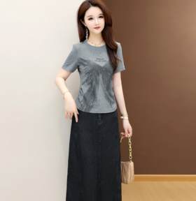 QYM 25AV38-Y两件套灰色短袖T恤衫+黑色高腰半身裙套装