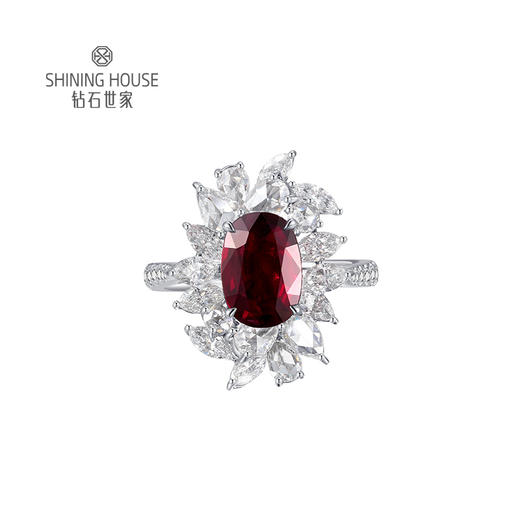 【无烧红宝石戒指】钻石世家 18K金红宝石镶钻戒指   高级设计珠宝系列  让人一见倾心的红宝石 演绎女性的高贵柔情 也寓意着浪漫炙热的美好感情 商品图0