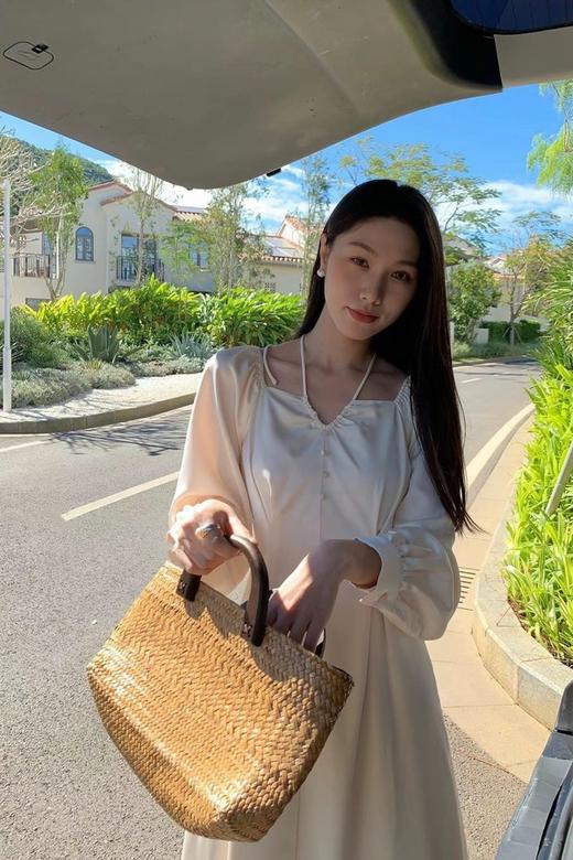 L.Fleuri 米白色光泽感挂脖优雅气质连衣裙 17872 商品图4