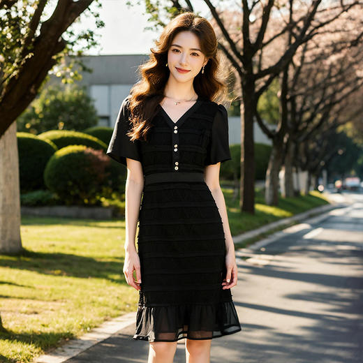 奢姿大码女装2025夏季V领时尚连衣裙胖妹妹减龄荷叶边拼接裙子9952893044 商品图1