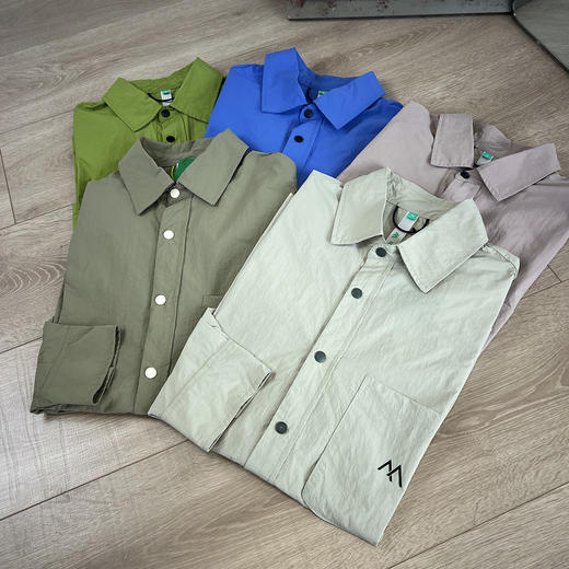 情侣款！2025速干透气防泼水山系户外宽松舒适简约轻薄男式长袖衬衫！ 商品图0