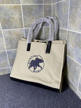 狩猎世界  小众好包，原单正品！出口日本 

尾数剩下一点点  只有米黄色

吊牌价格69800日元  折合人民币3500左右