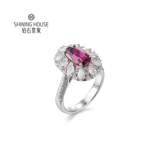 【红宝石戒指】钻石世家 18K金红宝石镶钻戒指  高级设计珠宝系列  让人一见倾心的红宝石 演绎女性的高贵柔情 也寓意着浪漫炙热的美好感情 商品图0