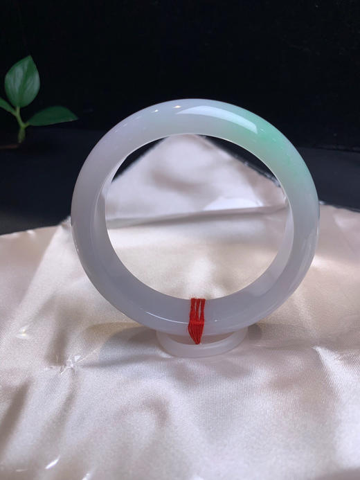 612695，57.5 飘绿正圈手镯，一截清新淡雅的绿底 商品图5