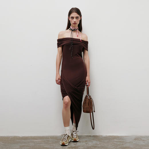 lost in echo2025春夏新款时尚简约一字肩显瘦露肩长款连衣裙女 商品图0