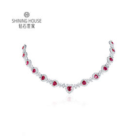 【红宝石项链】钻石世家 18K金红宝石镶钻项链   高级设计珠宝系列 让人一见倾心的红宝石 演绎女性的高贵柔情 也寓意着浪漫炙热的美好感情