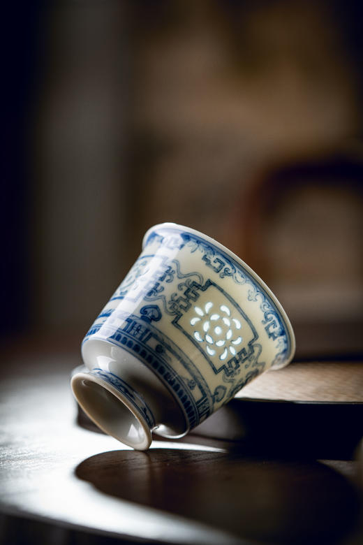 富玉窑  景德镇全手工青花玲珑桂殿兰宫手作茶器品茗杯主人杯 商品图2