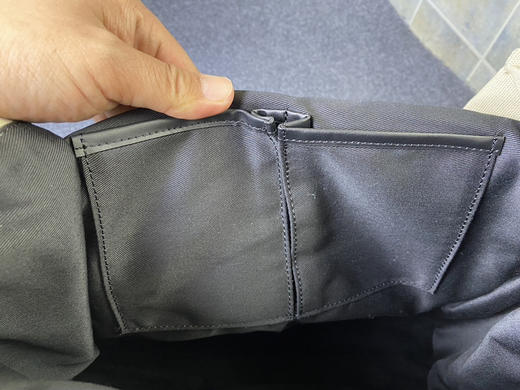 狩猎世界  小众好包，原单正品！出口日本 

尾数剩下一点点  只有米黄色

吊牌价格69800日元  折合人民币3500左右 商品图12