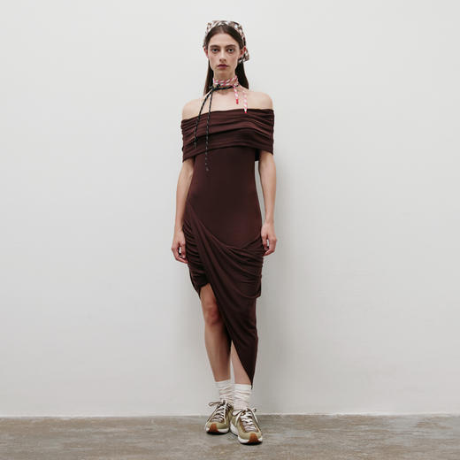 lost in echo2025春夏新款时尚简约一字肩显瘦露肩长款连衣裙女 商品图3