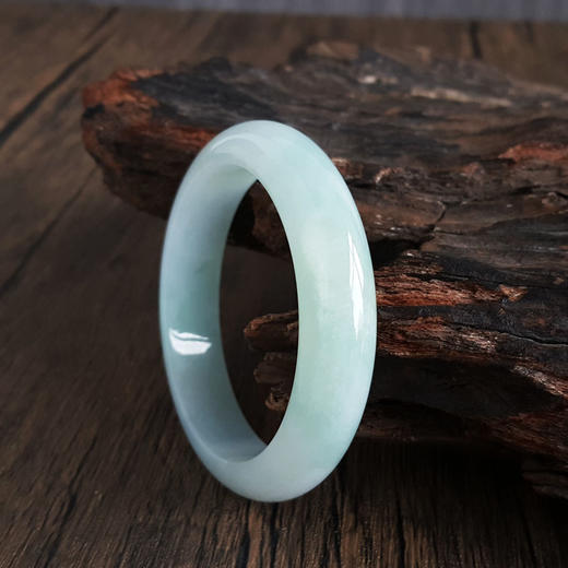 【天然正品】天然无纹裂正桩细腻糯种绿底55.5号翡翠手镯女士现售价：4280！080425NJM68 商品图5