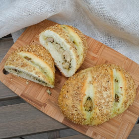 奶油罗勒鸡肉面包 Creamy Pesto Chicken Bread