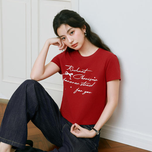 【严选】诗凡黎字母印花红色T恤2025夏新款钉珠流行设计感时尚别致上衣7G4200831 商品图4