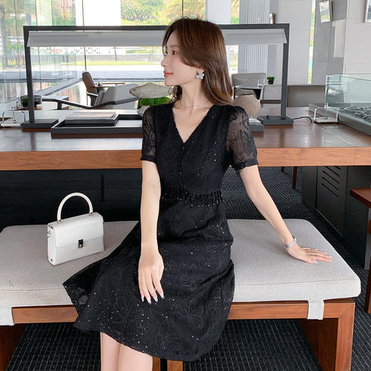 奢姿大码女装2025夏季时尚v领短袖连衣裙胖妹妹气质减龄蕾丝裙子9952853167 商品图2