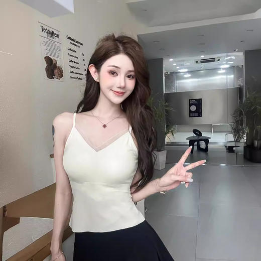 雀说时尚新款蕾丝拼接V领辣妹穿搭性感吊带背心带胸垫内搭外穿上衣女AL 商品图2