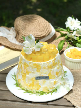 【凤梨椰椰百香果】椰子奶油的香气和凤梨的酸甜多汁溢满在口中，一口穿越到热带海岛