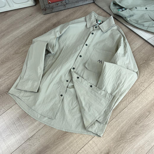 情侣款！2025速干透气防泼水山系户外宽松舒适简约轻薄男式长袖衬衫！ 商品图1