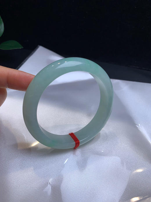 612694，59.5冰晴绿手镯，冰润细腻，整体均匀清爽 商品图4