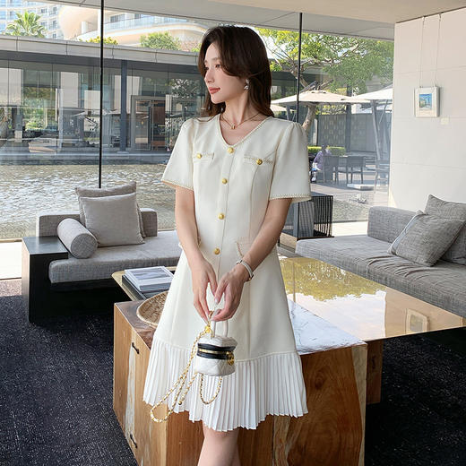 奢姿大码女装2026夏季胖妹妹V领轻奢优雅连衣裙单排扣气质裙子9952869215【1】 商品图2