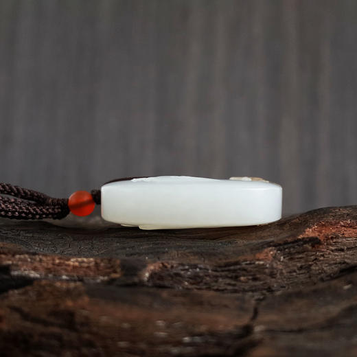 【天然正品】天然新疆且末糖料油润度佳方形山水牌和田玉吊坠项链34.6*33.8*9.0MM（皆取最大值）中性款现售价：3880！030425AH38 商品图6