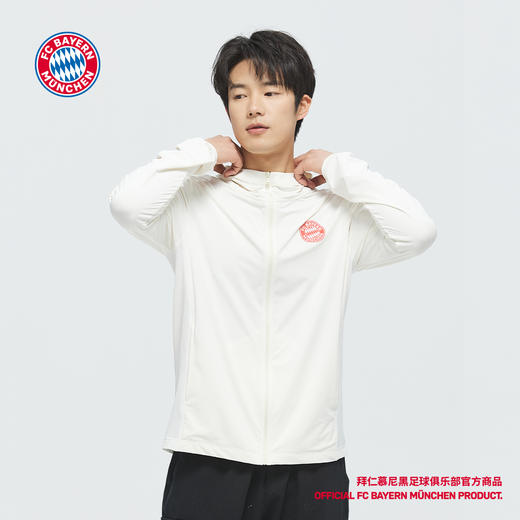 【官方正版】拜仁慕尼黑足球俱乐部丨白色薄防晒外套腋下网眼面料透气舒适连帽 商品图2